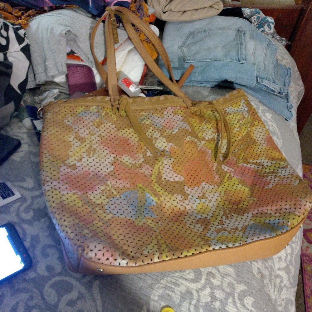 Woman's Innue handbag